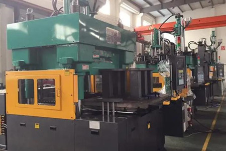 伺服節(jié)能精密注塑機(jī)多少錢一臺(tái)？至少3萬元以上！