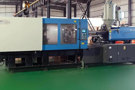 大型二板注塑機(jī)多少錢一臺(tái)？幾十萬到上百萬人民幣！